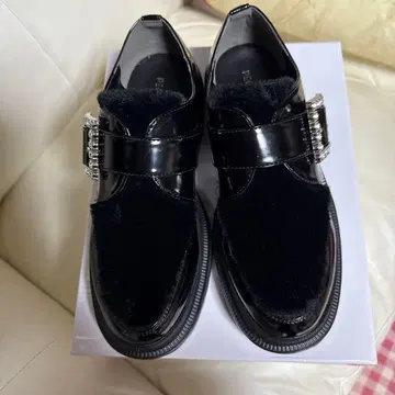 비쥬 버클 포함 블랙 로퍼