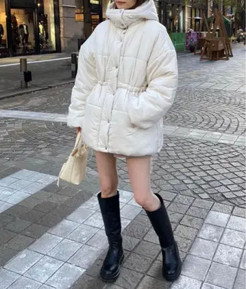 미사용 새상품 NICE CLAUP 허리 마크 미들 페이크 다운 자켓