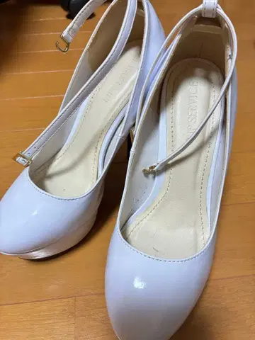 LIP SERVICE 펌프스 (사이즈 M)