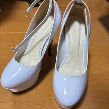 LIP SERVICE 펌프스 (사이즈 M)