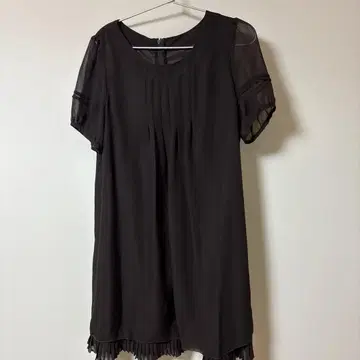 브라운 반팔 원피스 밑단 플리츠