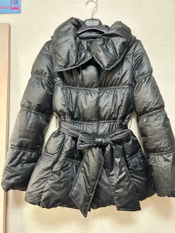 STRAWBERRYFIELDS 다운 코트 블랙