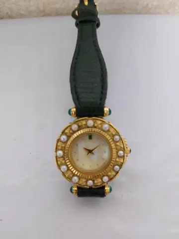 AVON JAPAN 쿼츠 쉘 다이얼 펄 베젤