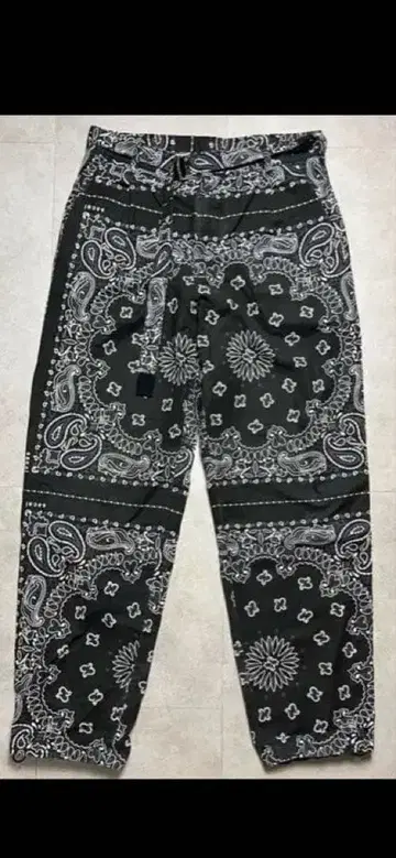 Sacai 반다나 프린트 팬츠 22-02691M