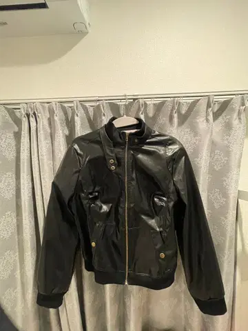 블랙 가죽 자켓 바이커 스타일