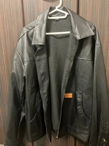 블랙 가죽 자켓 오픈 카라