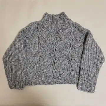 아줄 그레이 케이블 짜임 긴팔 스웨터