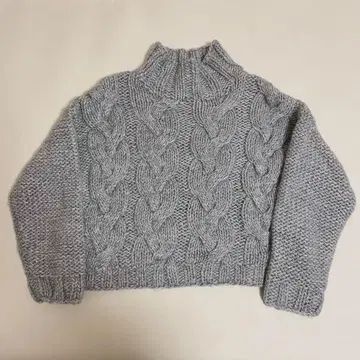 아줄 그레이 케이블 짜임 긴팔 스웨터