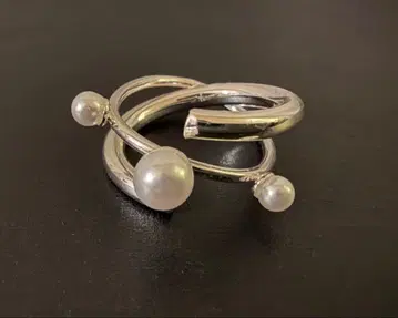 투모로우랜드 모조 진주 장식 실버 컬러 변형 반지 16호