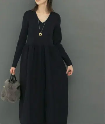 새상품 어반리서치 로쏘 네이비 니트 롱 원피스 긴팔 V넥 네이비