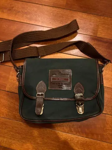 다크 그린 숄더백