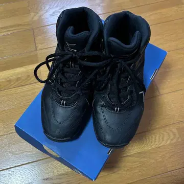 미즈노 웨이브다이버스 LG3 피트니스 에어로빅 스니커즈