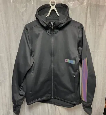 언더아머 후드 부착 자켓 L 사이즈