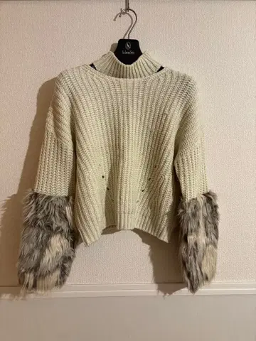 MURUA 숏 기장 니트