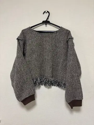 [ Lumier ] 프린지 장식 그레이 계열 크롭 니트