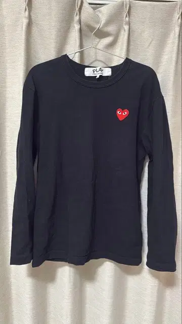 PLAY 블랙 긴팔 T셔츠 하트 자수