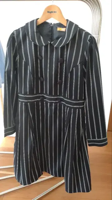 Fi.n.t 핀토 스트라이프 긴팔 원피스