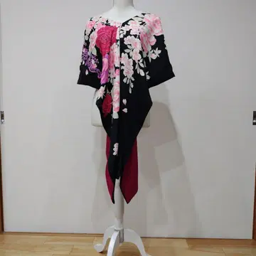 후리소데 롱 숄 블랙 베이스 장미 패턴 안감 부착 안감은 로즈 색상