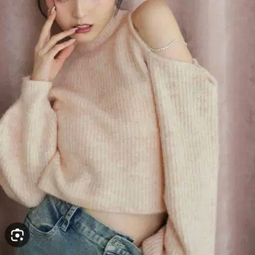 NICE CLAUP 어깨 트임 니트