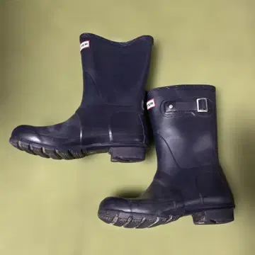 헌터 네이비 버클 장화 블랙