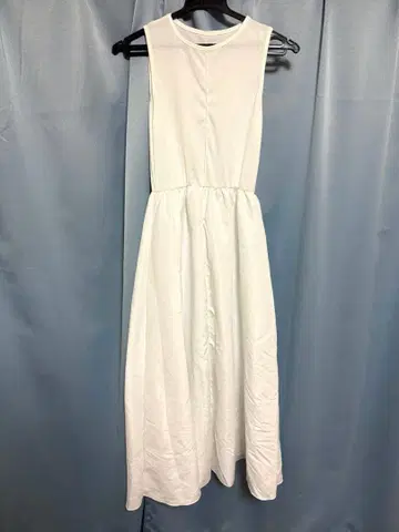 화이트 슬리브리스 원피스