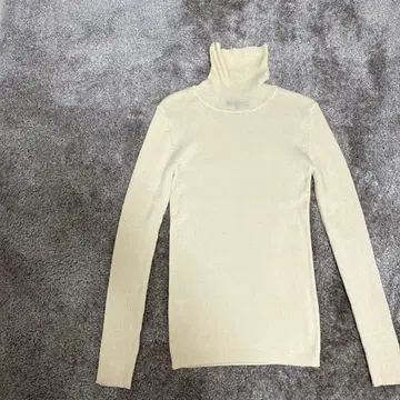 [ ICB ] 새상품급 아이보리 터틀넥 스웨터 긴팔