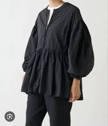 새상품 비어즐리 BEARDSLEY 페플럼 지퍼 셔츠 블루종 블랙