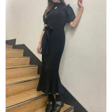 이토미 데콜테 머메이드 니트 원피스 블랙 양산계 지뢰계