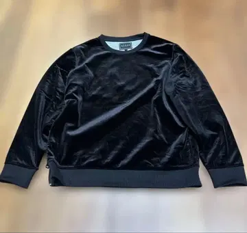 GUESS 벨벳 블랙 긴팔 티셔츠