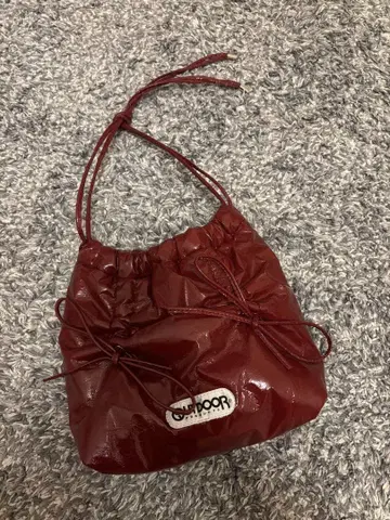 에나멜 리본 백