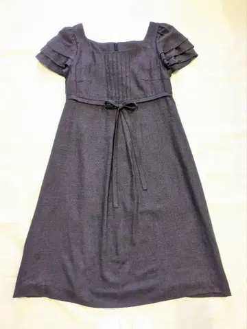 MELROSE 프릴 소매 다크 그레이 원피스