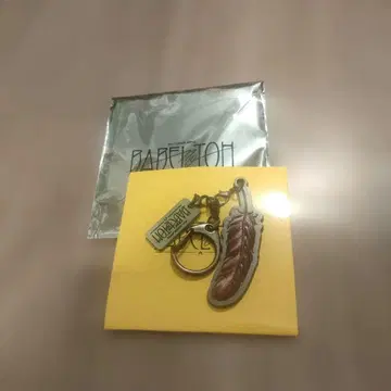 Mrs. GREEN APPLE 바벨 깃털 모티브 키링