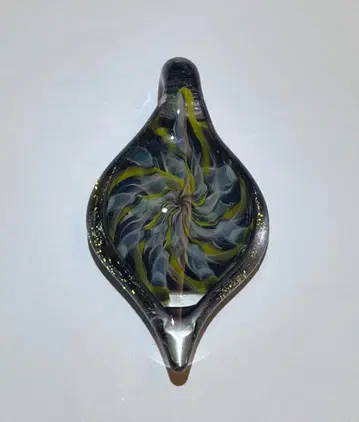 유리 공예 작가 제작 리프형 펜던트 탑