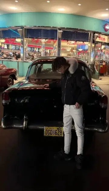 화이트 슬림핏 데님 팬츠