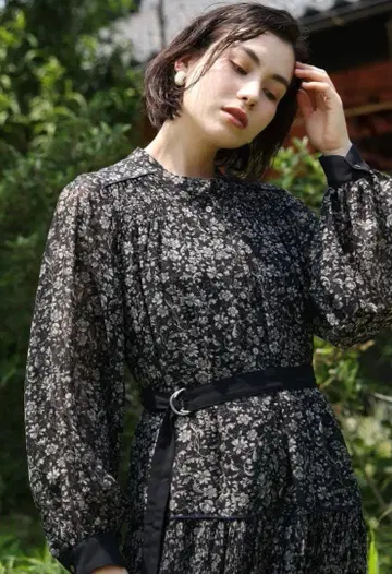 새상품 Bou Jeloud 플라워 플리츠 원피스 블랙 완판