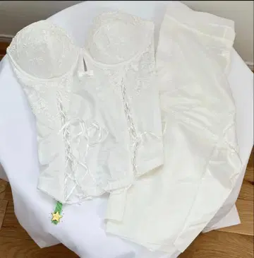 브라이덜 블룸 뷔스티에와 마터니티 거들 세트