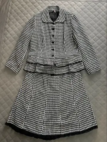 하운드투스 패턴 트위드 자켓에 블랙 스커트 3종 세트