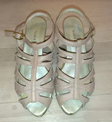 워터 마사지 베이지 샌들