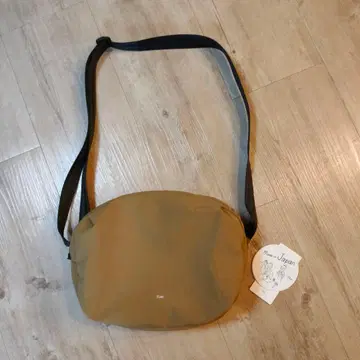 새상품급 FILER 바디 숄더백