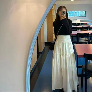 Cla STElLaR 화이트 플레어 스커트