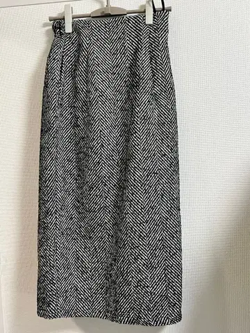 헤링본 무늬 슬릿 롱 스커트