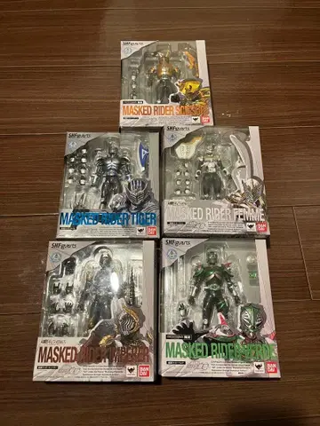 S.H. 피규아트 가면라이더 팜 타이거 벨데 임페러 시저스