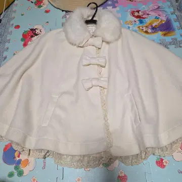 LIZLISA 화이트 퍼 판초