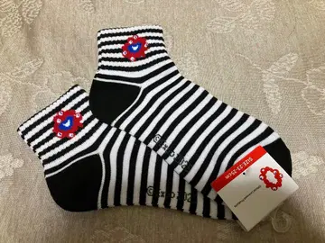 새상품 미야쿠미야쿠 자수 블랙 여성 양말 23-25cm 보더 블랙