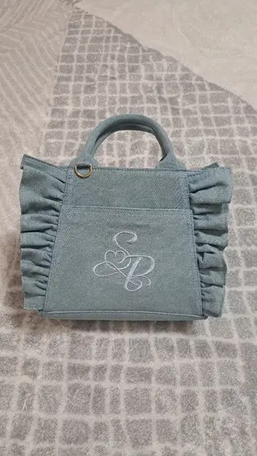 스토푸리 프릴 달린 파랑 토트백 S&B 자수