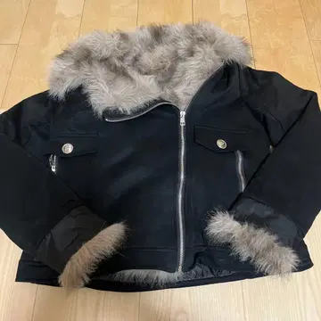 VIVIDAY 퍼 포함 블랙 자켓