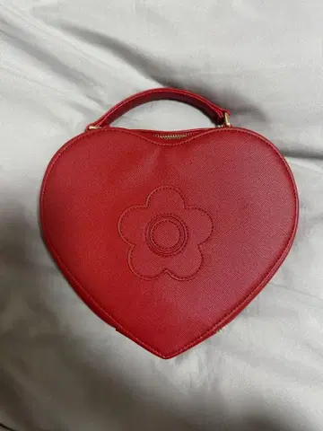 하트 모양 빨간색 숄더백