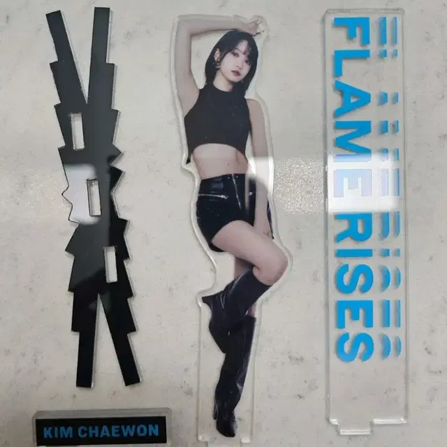 르세라핌 김채원 아크릴 스탠드 (프레임 라이즈)