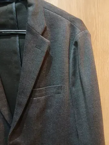 다크 그레이 테일러드 자켓 얇은 체크 무늬