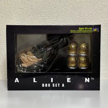 [ 미개봉 ] 큐브릭 에이리언 스페이스 머그잔